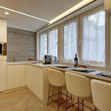 369 Fondary 5 - Superb In